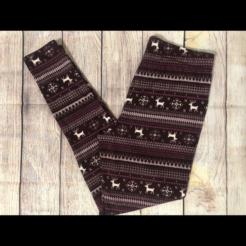 Maurices maroon Christmas Leggings size M